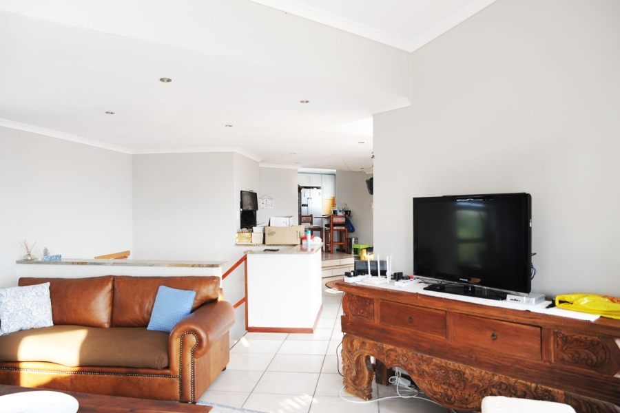 To Let 5 Bedroom Property for Rent in Paradise Beach Western Cape